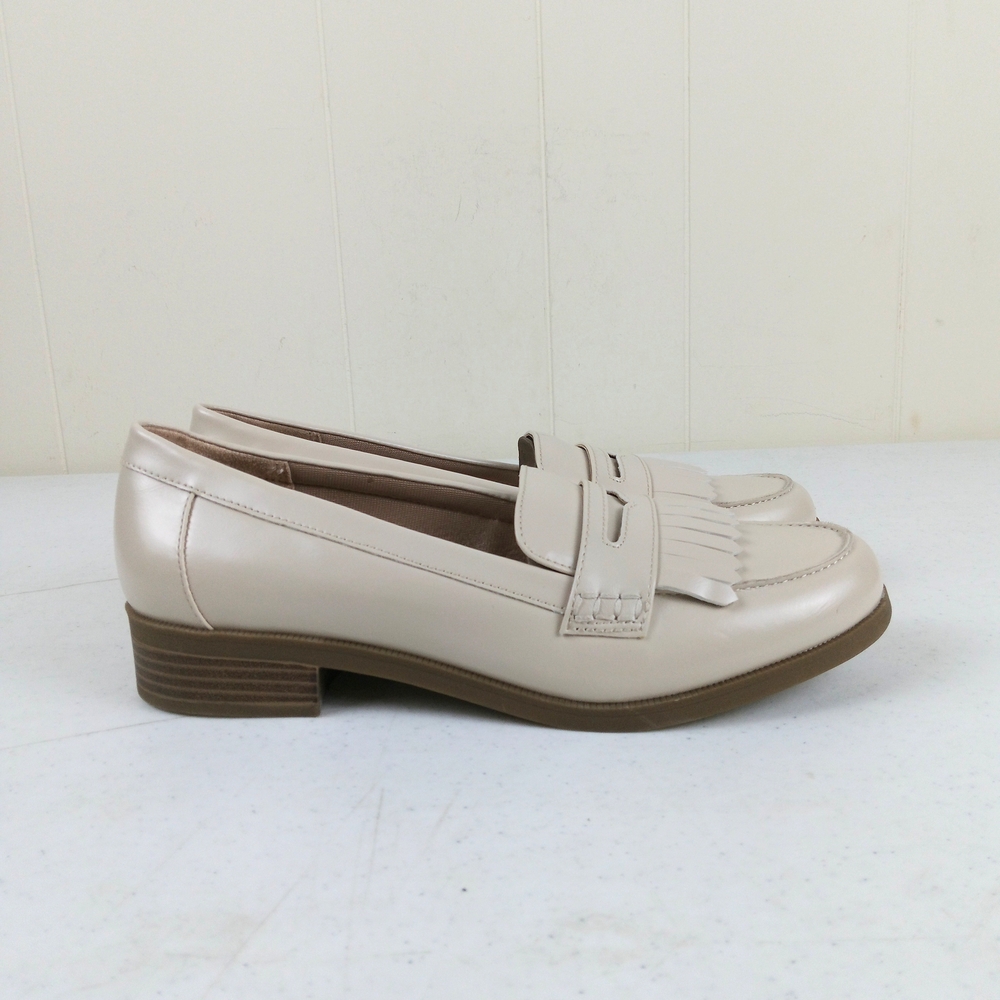Classic Cream Kiltie Loafers - Women's Dress Shoes Size 9.5